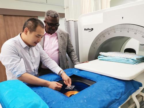 中國原創(chuàng)聚焦超聲治療設(shè)備首次成功出口墨西哥和尼日利亞